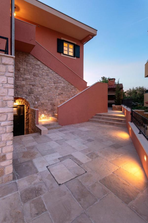 Lovro Luxury Apartment With Jacuzzi And Terrace Sea View Sali Bagian luar foto