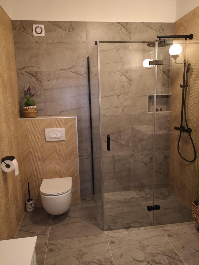 Lovro Luxury Apartment With Jacuzzi And Terrace Sea View Sali Bagian luar foto