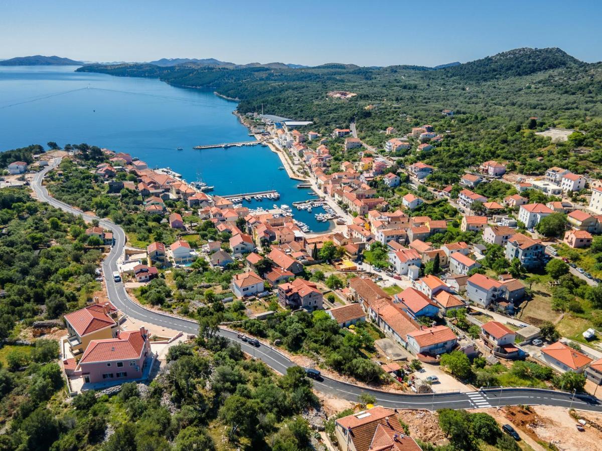 Lovro Luxury Apartment With Jacuzzi And Terrace Sea View Sali Bagian luar foto