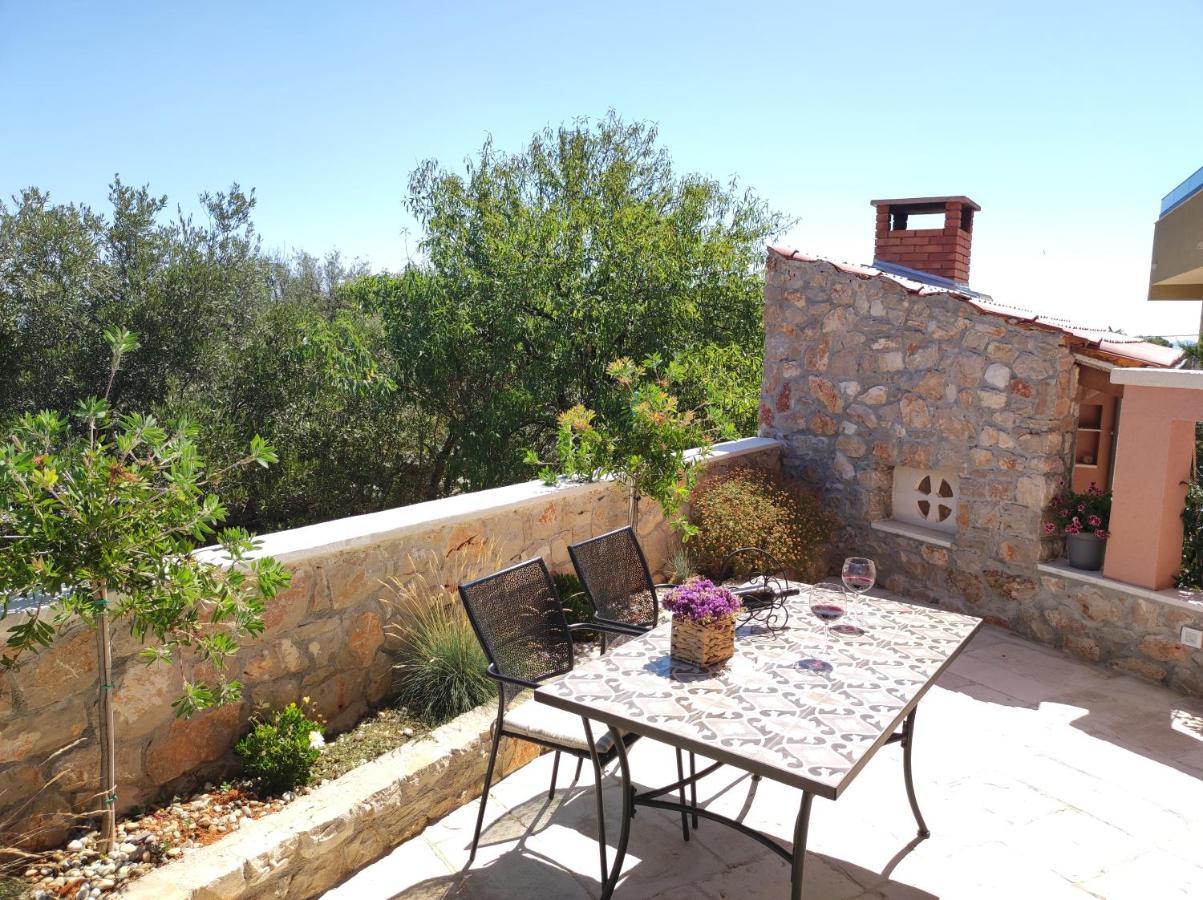 Lovro Luxury Apartment With Jacuzzi And Terrace Sea View Sali Bagian luar foto