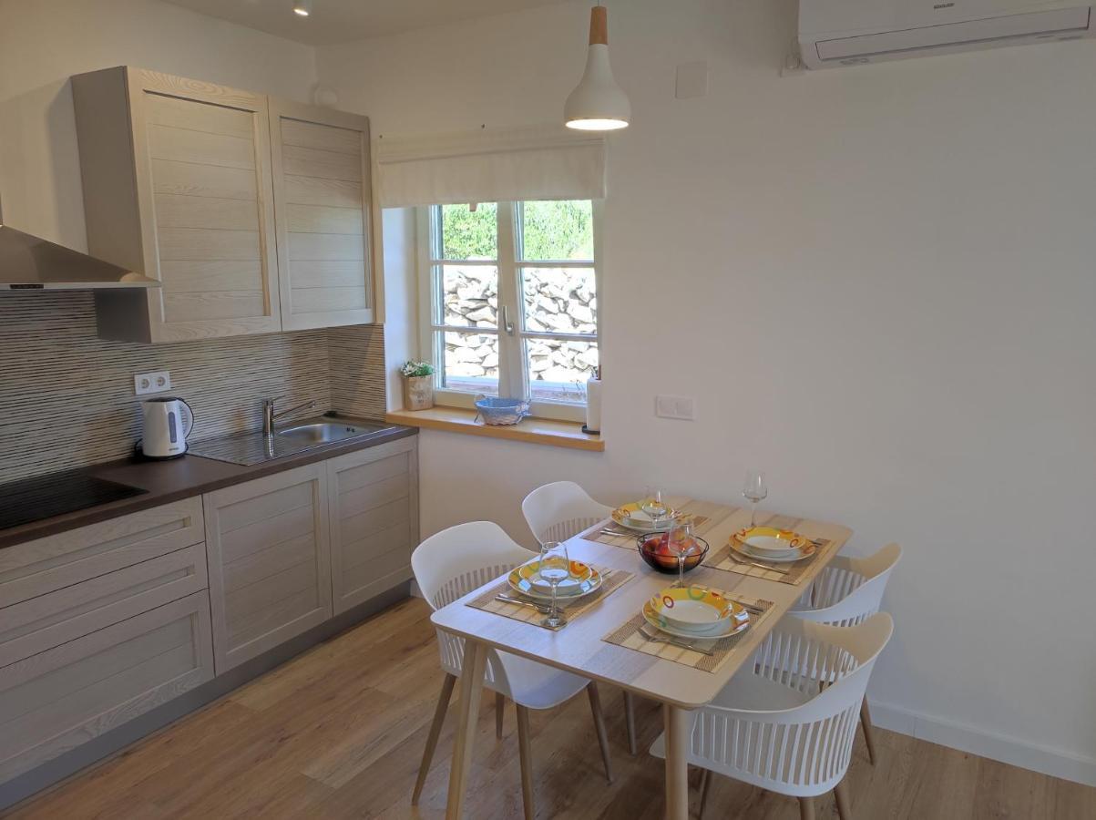 Lovro Luxury Apartment With Jacuzzi And Terrace Sea View Sali Bagian luar foto