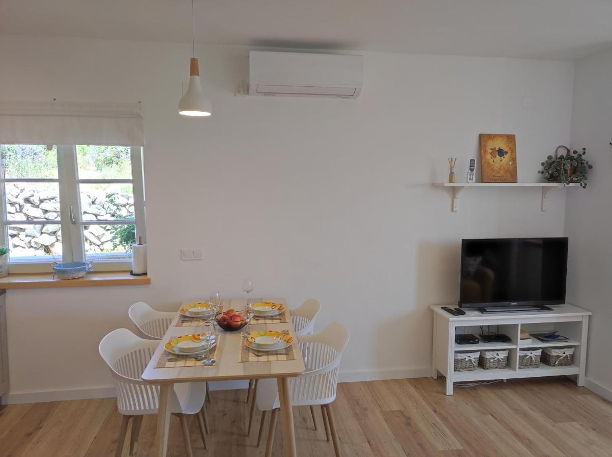 Lovro Luxury Apartment With Jacuzzi And Terrace Sea View Sali Bagian luar foto